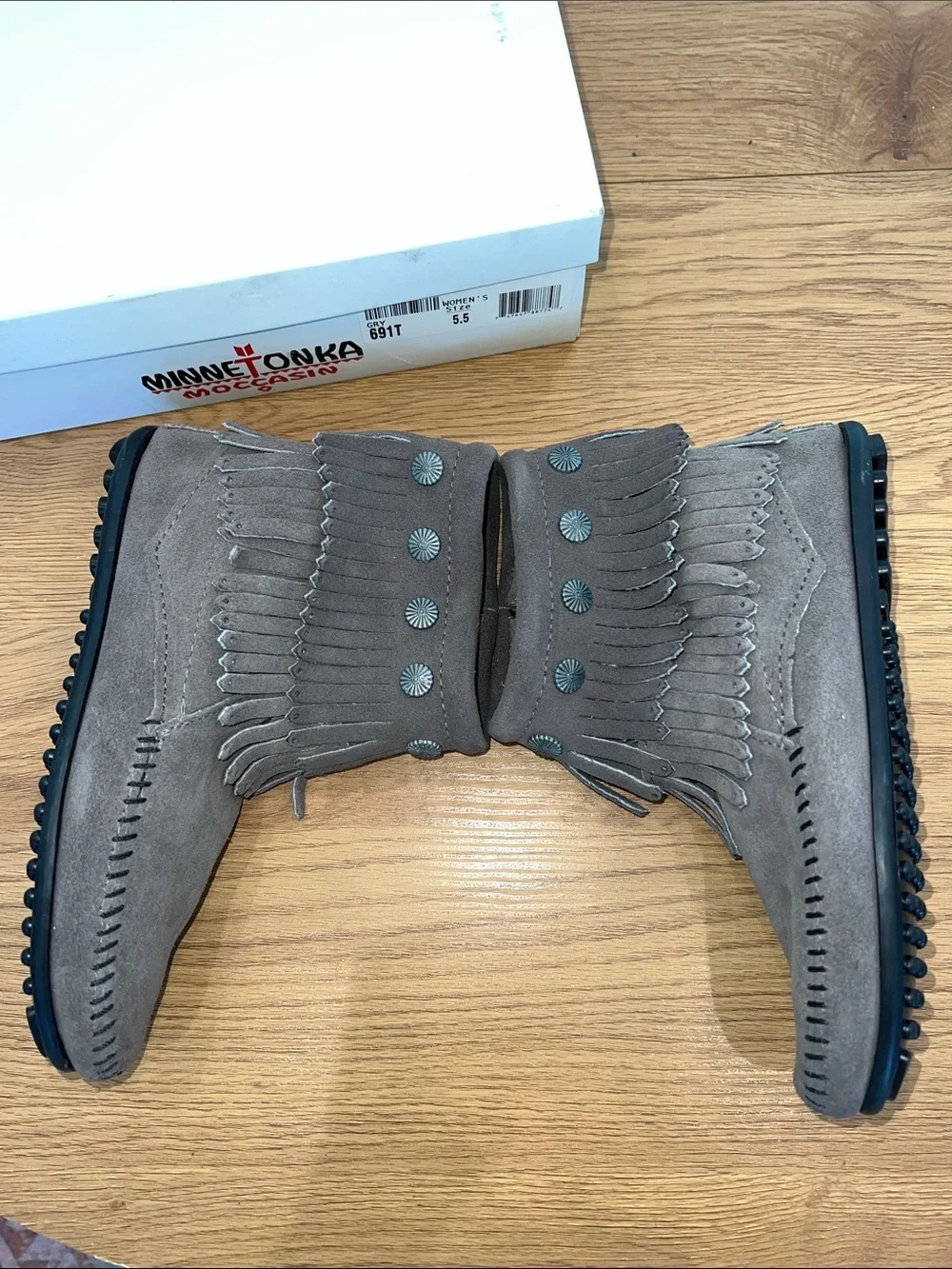 NIB Minnetonka Double Fringe Grey Suede Boot with studded accents US 5.5